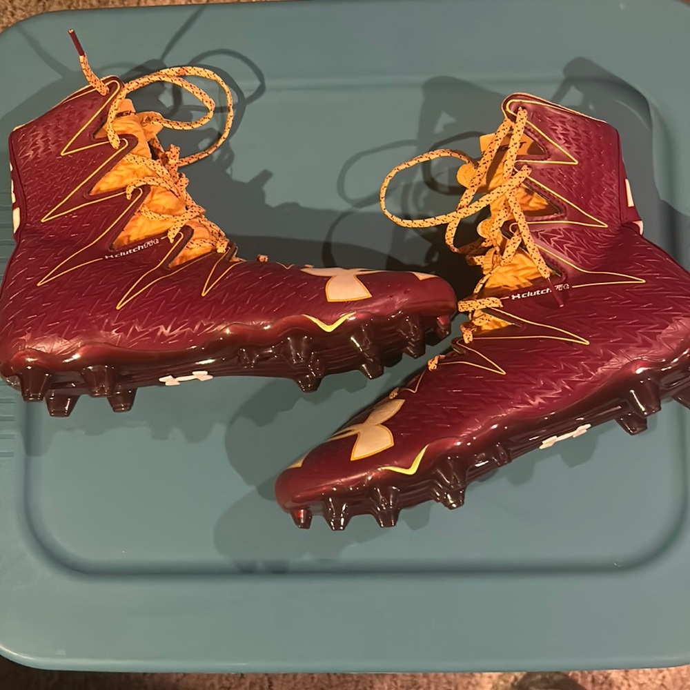 BRAND NEW under armour highlight cleats